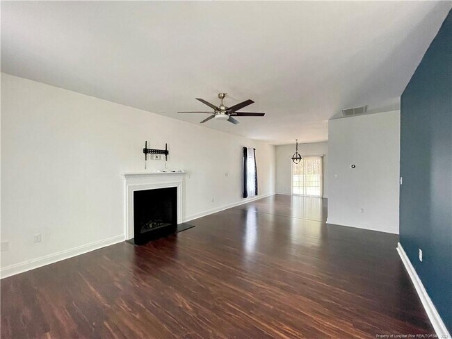 Building Photo - 184 Huzzas Cir