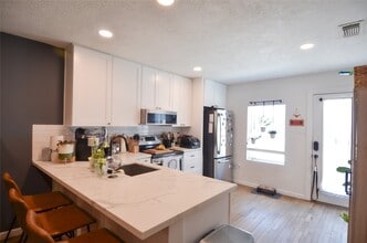 Building Photo - 219 W 30th St
