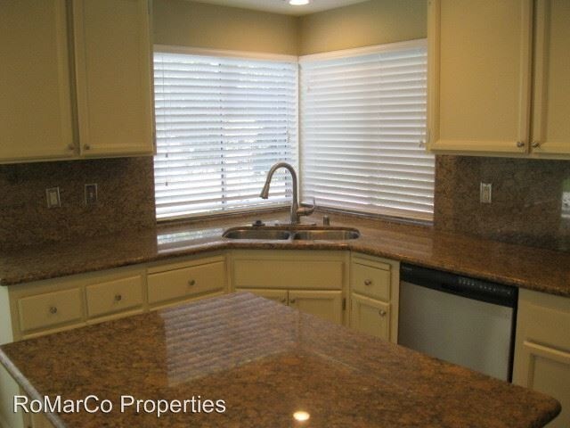 Building Photo - 4 br, 2.5 bath House - 25 Schilling Ct
