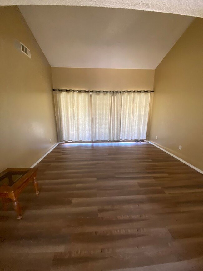 Foto del edificio - 4601 Glengary Pl
