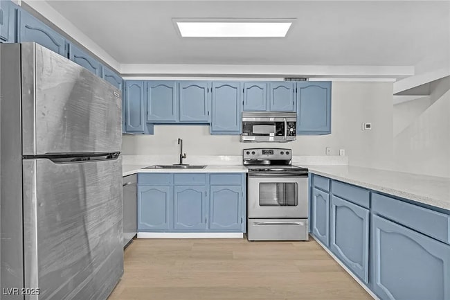 Foto del edificio - 5205 Golden Ln