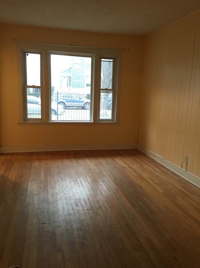Building Photo - 2021 W Warner Ave