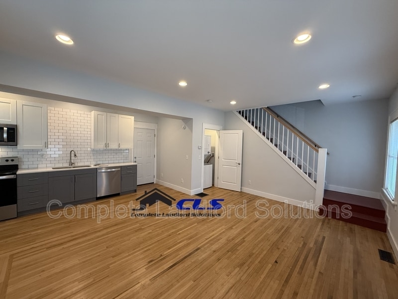 Primary Photo - 646 Farrington St