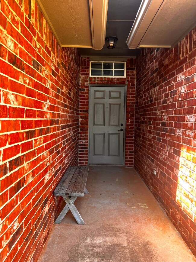Foto del edificio - 715 E Forest Ct Ln