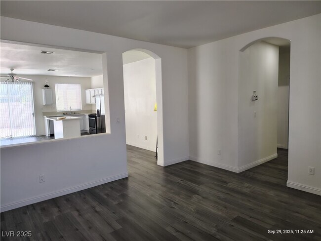 Foto del edificio - 5526 Cresent Valley St