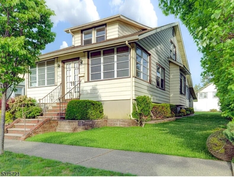 Foto principal - 213 4th Ave