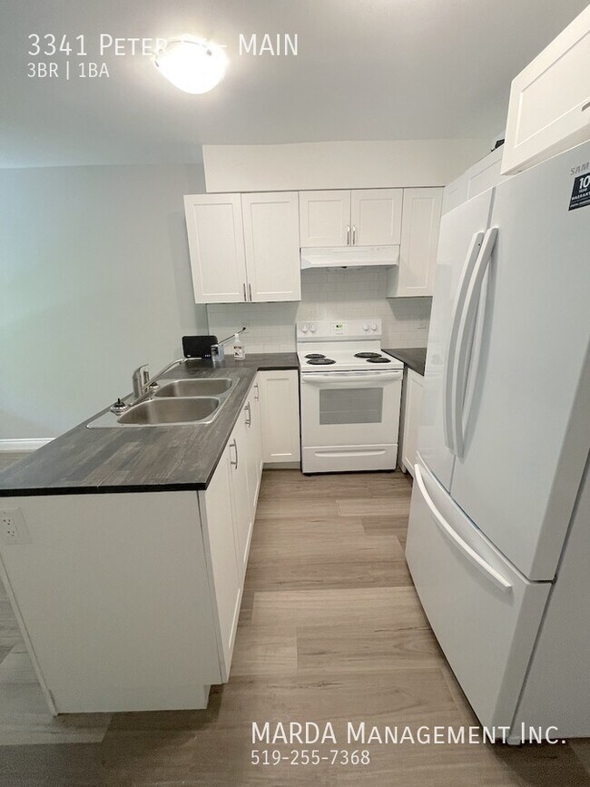 Photo du bâtiment - RENOVATED 3 BED/1 BATH TOWNHOUSE WEST WINDSOR INCLUSIVE! 1/2 MON FREE