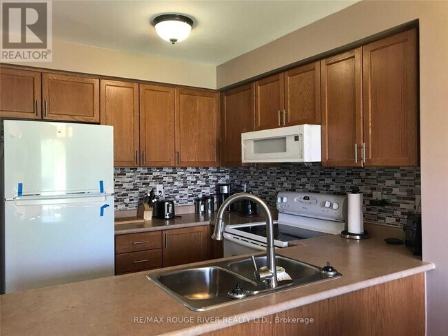 Photo du bâtiment - 60 Kenneth Hobbs Ave