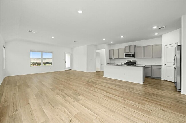 Foto del edificio - 2416 Four Waters Lp