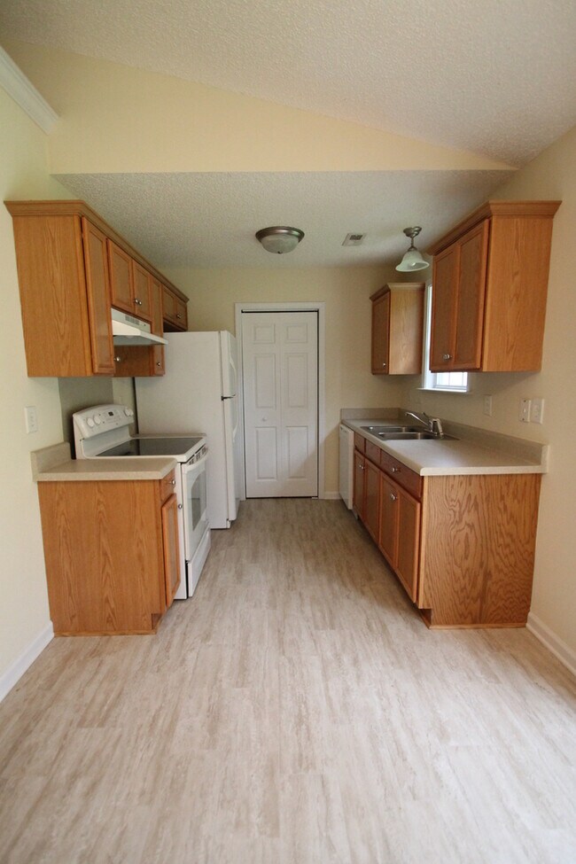 Foto del edificio - Exclusively Offered by Muse Realty, LLC