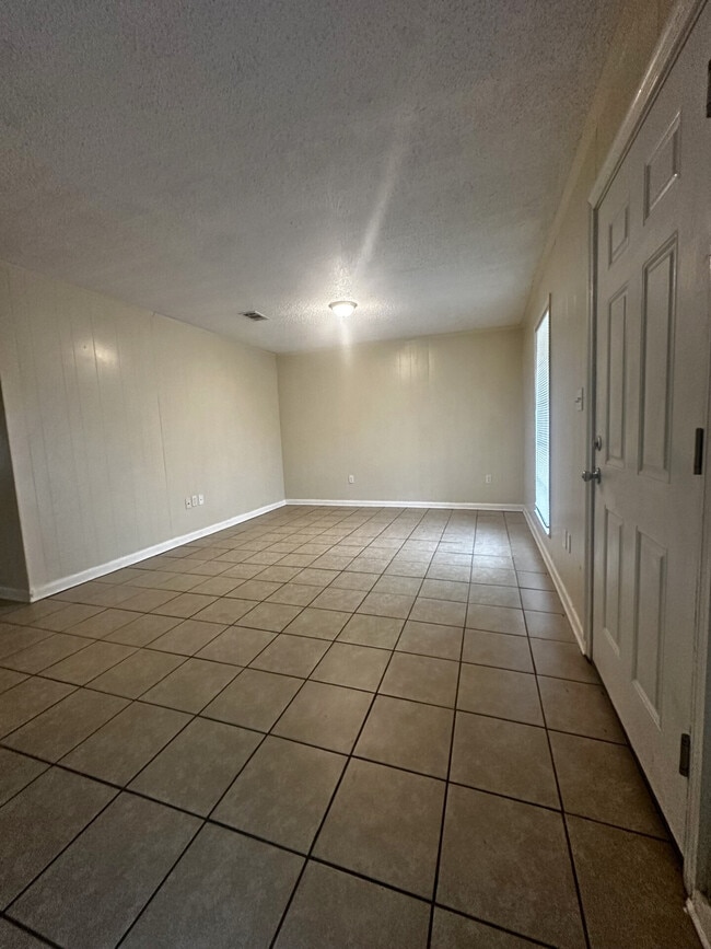 Foto del edificio - 45147 Durbin Rd