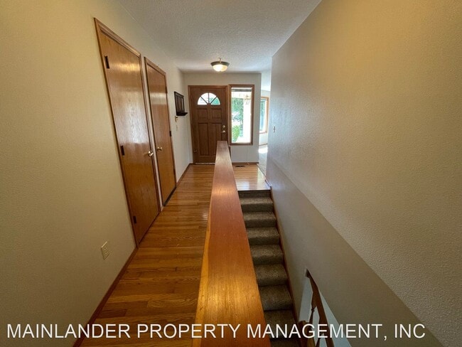 Building Photo - 3 br, 2.5 bath House - 2438 SOUTHSLOPE WAY