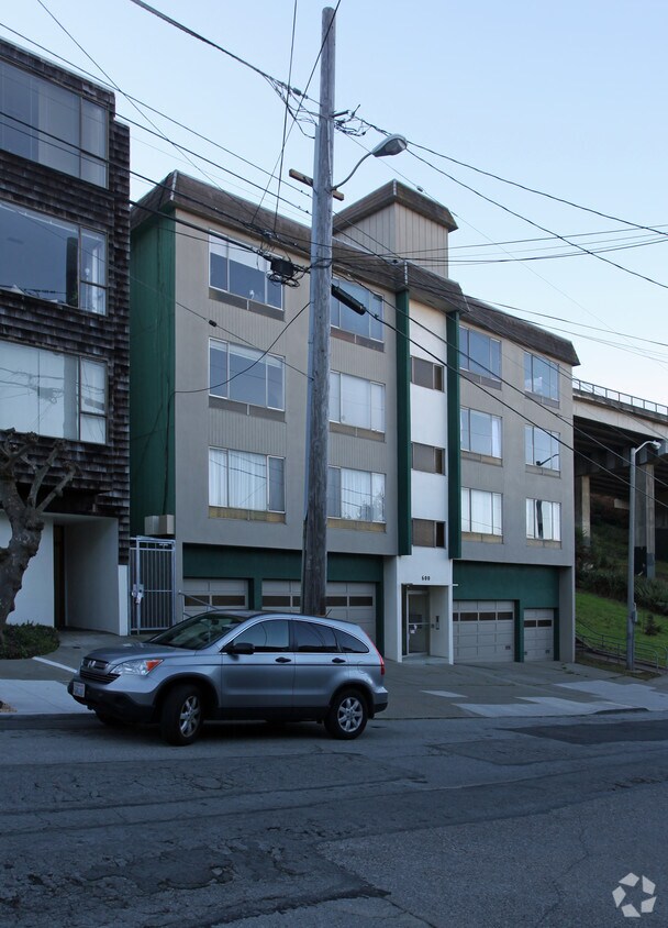 Building Photo - 600 Grand View Ave