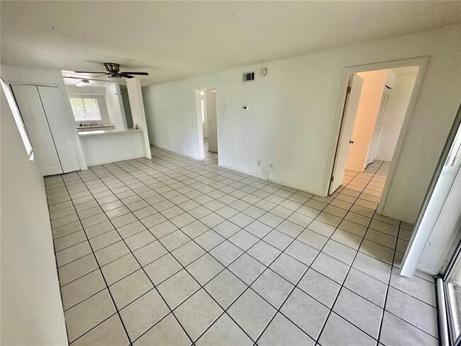 Building Photo - 2550 S Park Ave