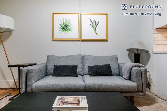 Building Photo - 152 Salem St