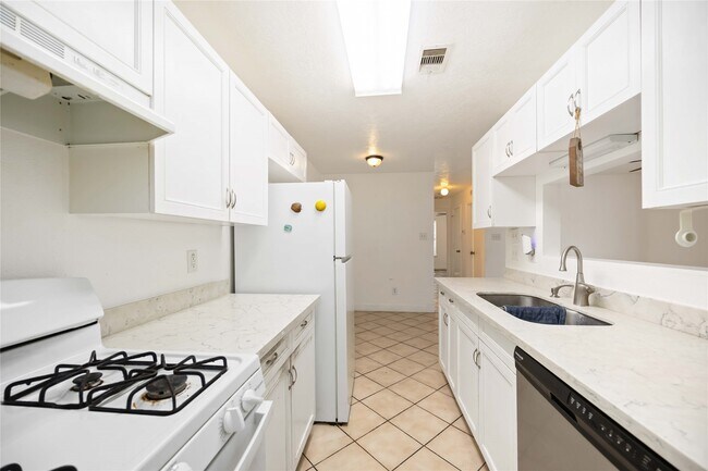 Foto del edificio - 5315 Cherie Crest Ct
