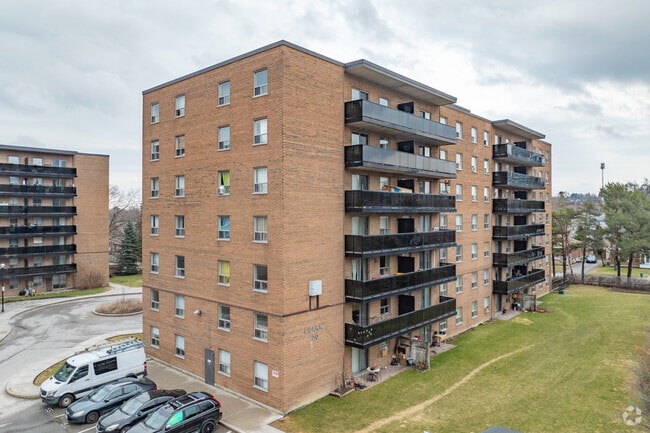 Appartements Glen Park - 7411 & 7433 Yonge St. and 20 & 30 Clarke Ave