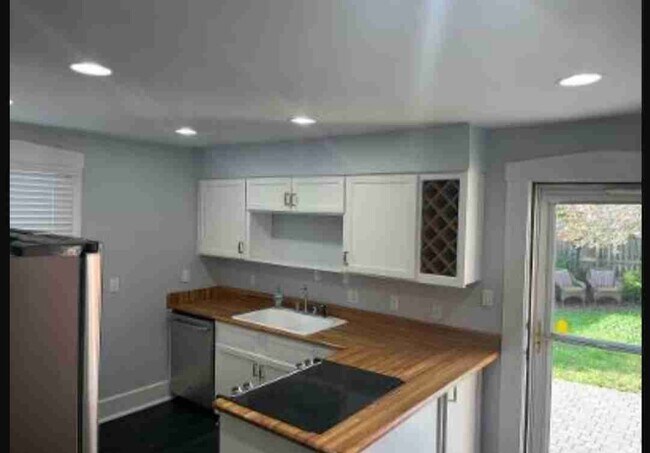 Building Photo - 606 E Arch St