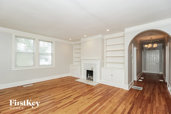 Building Photo - 3312 Bloomfield Ave SW