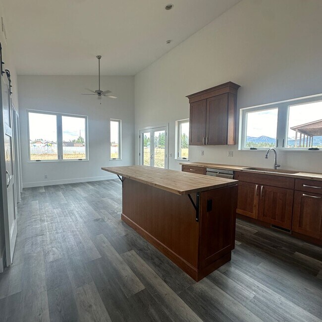 Building Photo - 2 bedroom home with 3 car detached garage