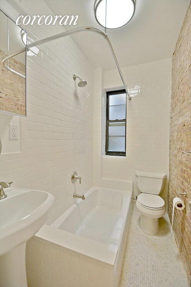 Building Photo - 505 W 122nd St