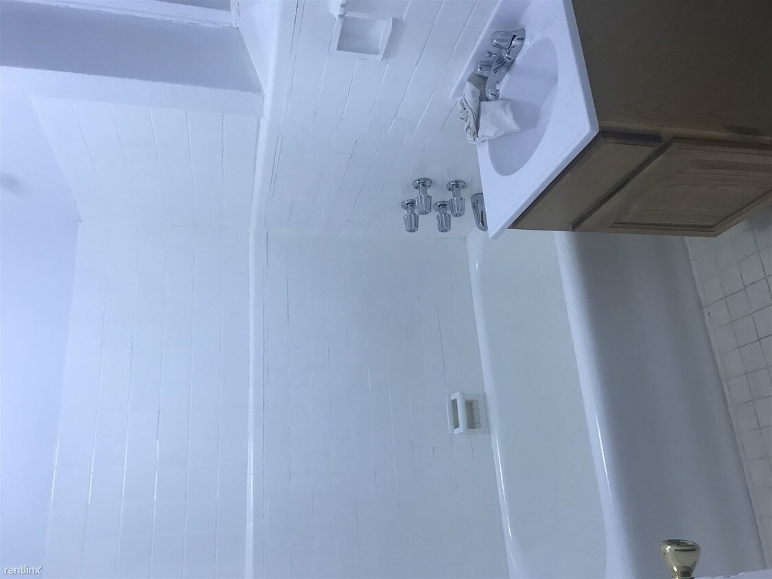 Building Photo - Studio, 1 bath  - 4216 34th Ave