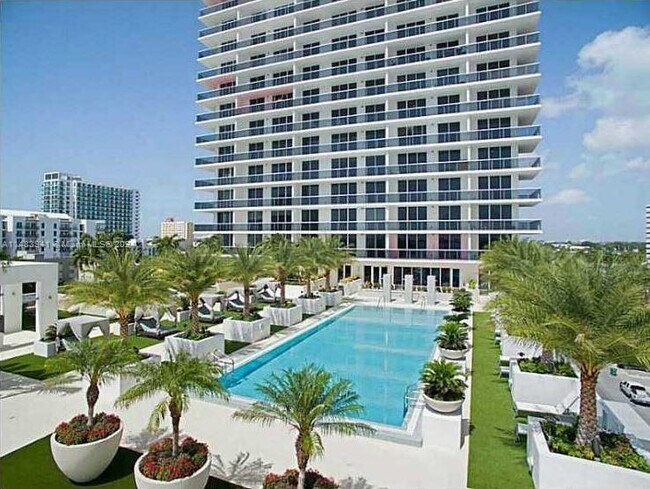 Foto del edificio - 600 NE 27th St