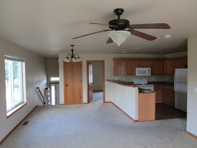 Dining area off kitchen - 1472 Palisades Dr