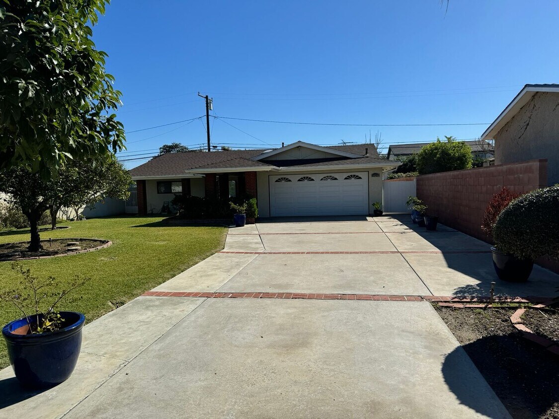 Primary Photo - 10246 Victoria Ave. Whittier, CA 90604-1643
