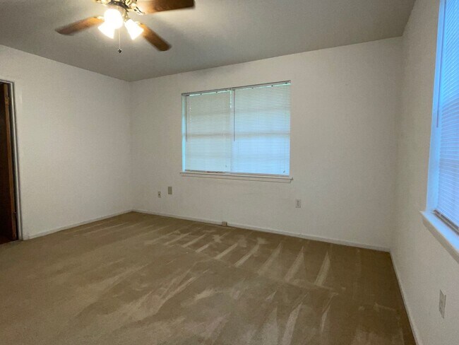 Foto del edificio - Spacious Home in Country Club Estates