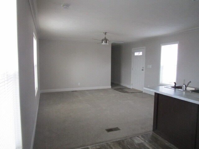Building Photo - 6103 N Belleview Ave