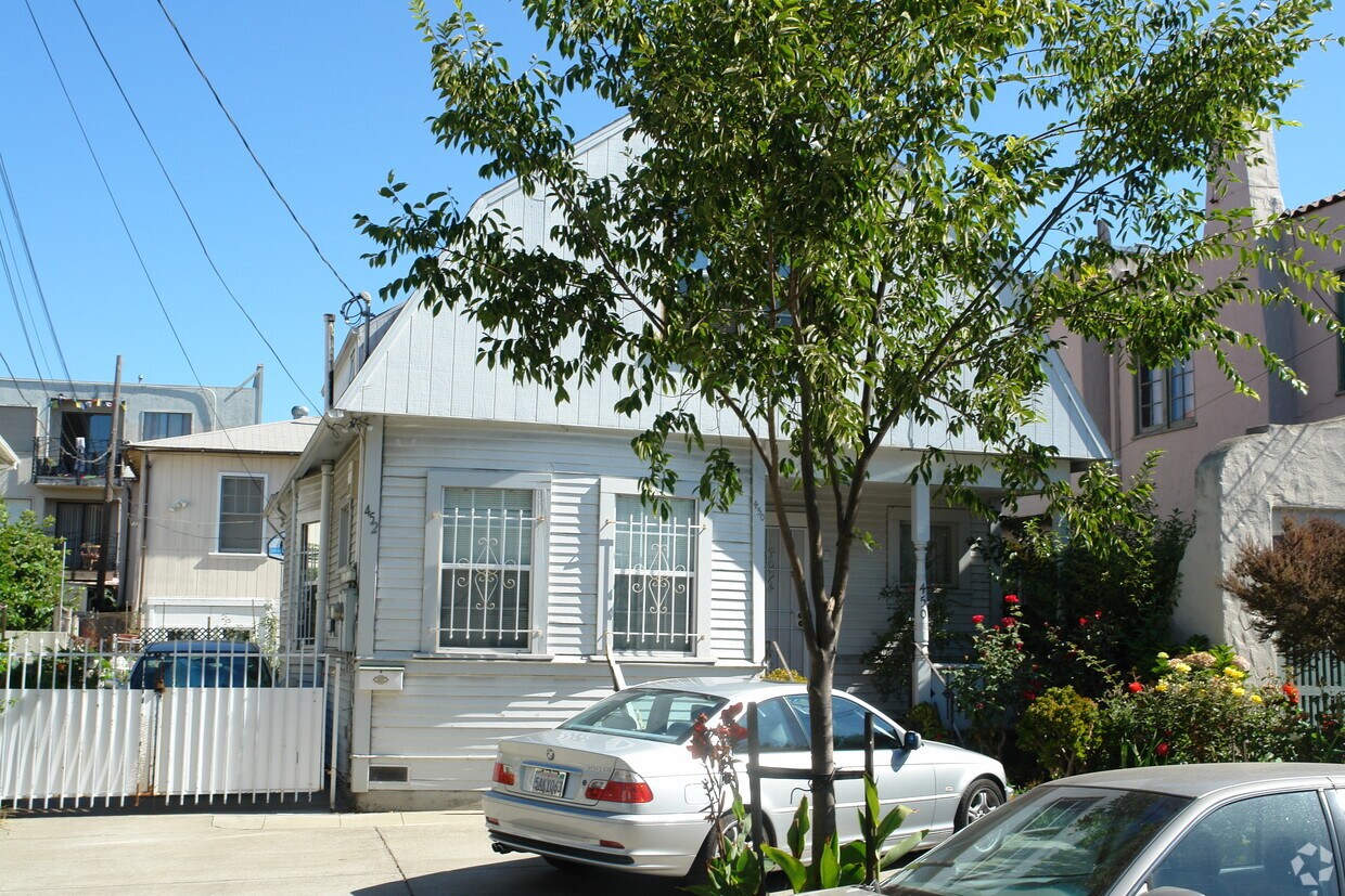 Primary Photo - 450-452 37th St