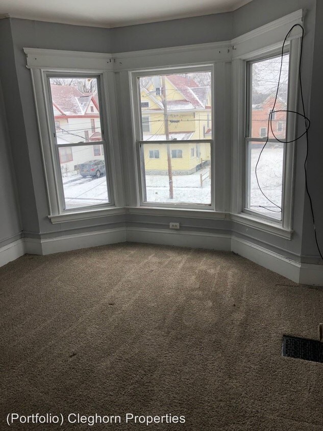 Primary Photo - 218 W Beard Ave