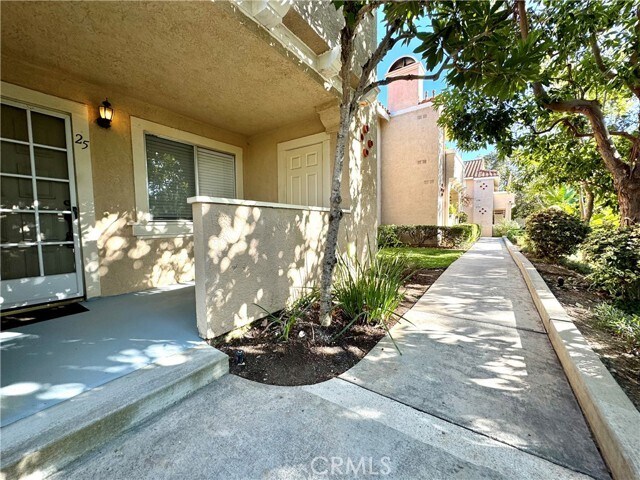 Building Photo - 25 Gaviota