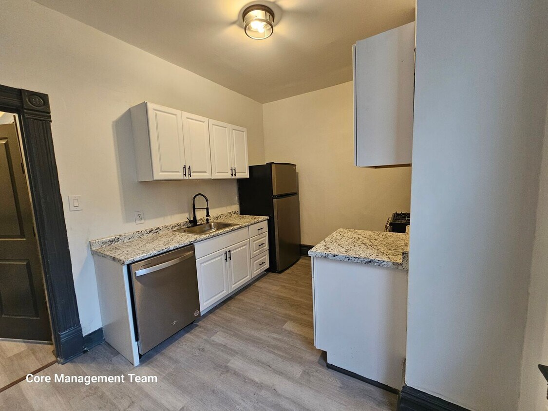 Primary Photo - Newly updates 3 bedroom 1 bath apartment f...