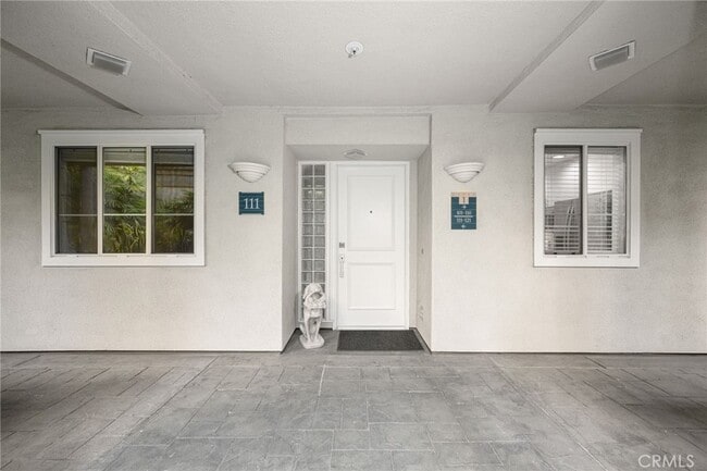 Building Photo - 2253 Martin-