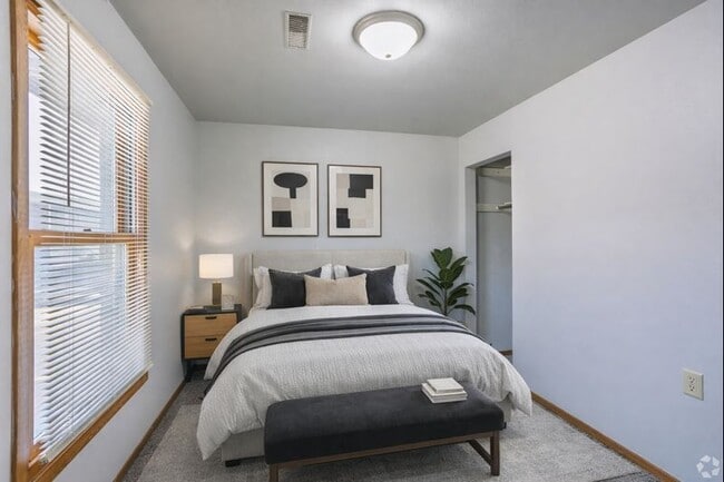 Bedroom in 4 BR Unit - Residences on College Hill