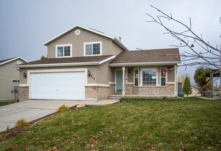 Building Photo - 247 Vineyard Way N