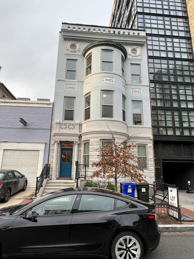 Building Photo - 475 New York Ave NW