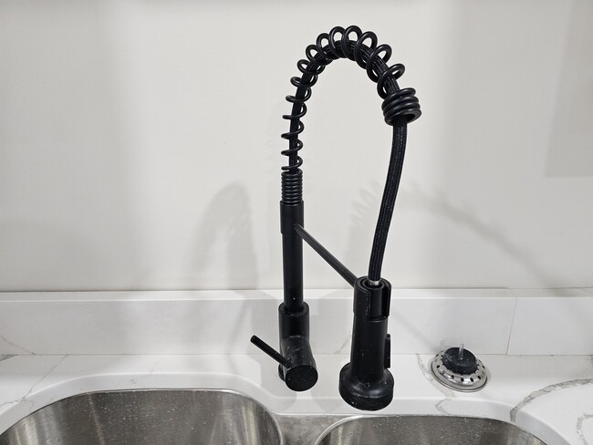 Building Photo - Old Warwick Rd