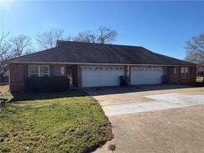 Building Photo - 706 Meghan St