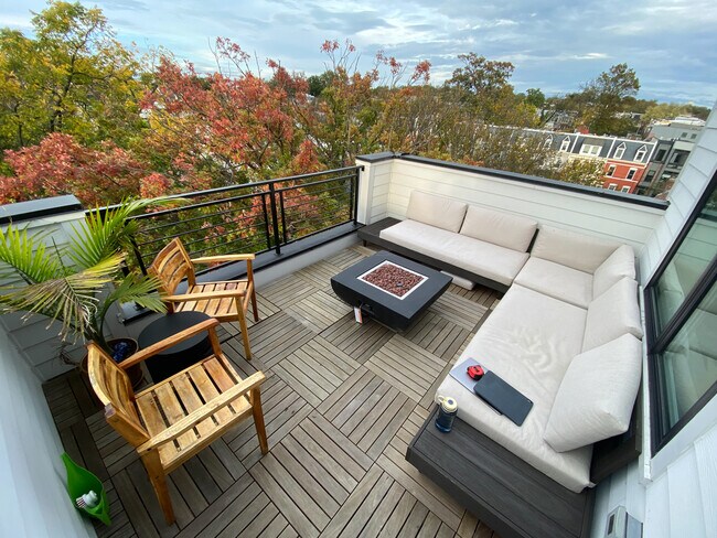 2nd deck - 811 Upshur St NW
