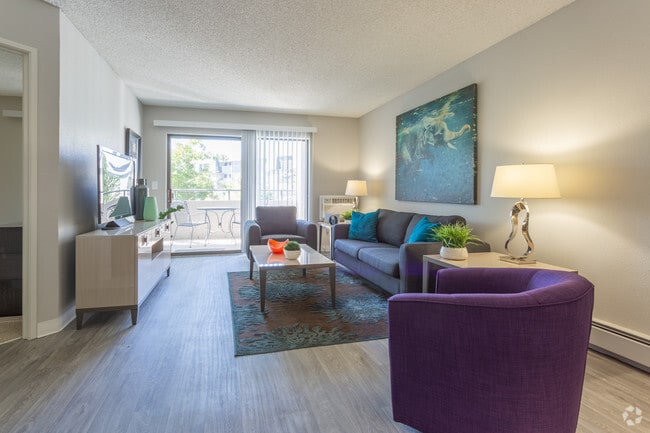 Interior Photo - Retreat at Waters Edge