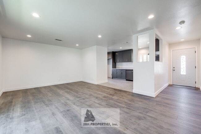 Building Photo - 4-Bedroom Huntington Beach Home – Cul-de-Sac, Fully Remodeled