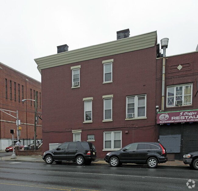 Building Photo - 256 Summit Ave