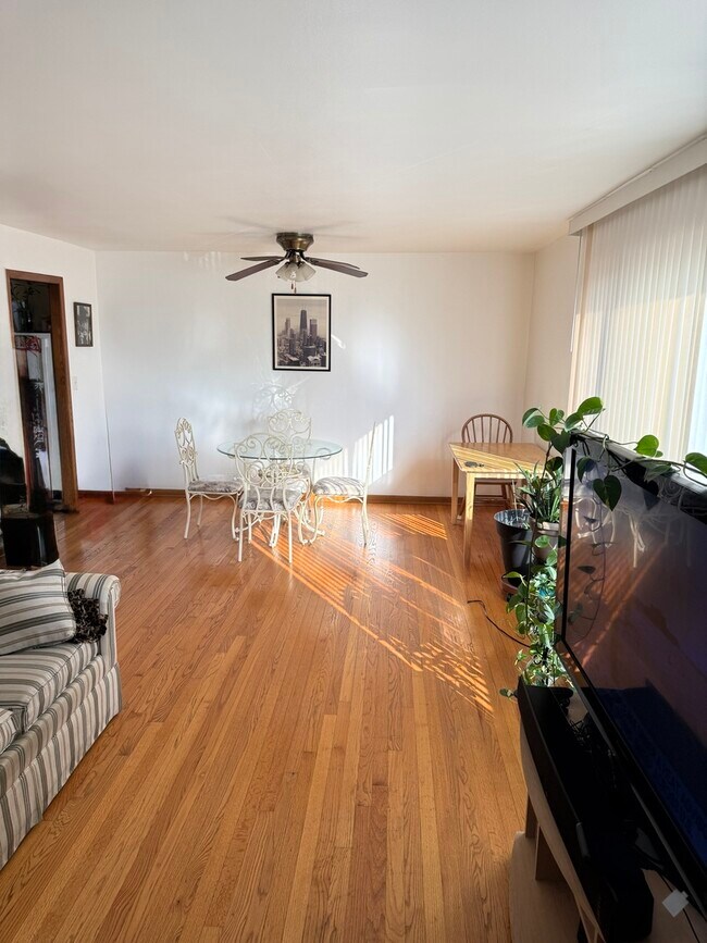 Foto del edificio - 3852 N Elston Ave
