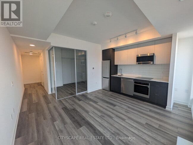 Building Photo - 6 Chartwell Rd