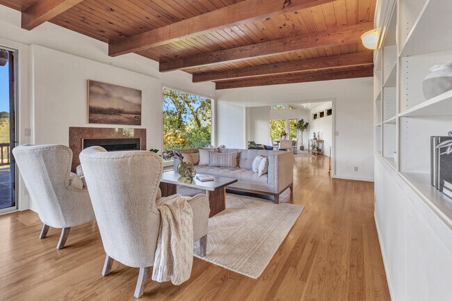 Foto del edificio - 4444 Redwood Rd