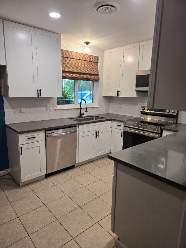 Foto del edificio - 4936 Dewey Dr