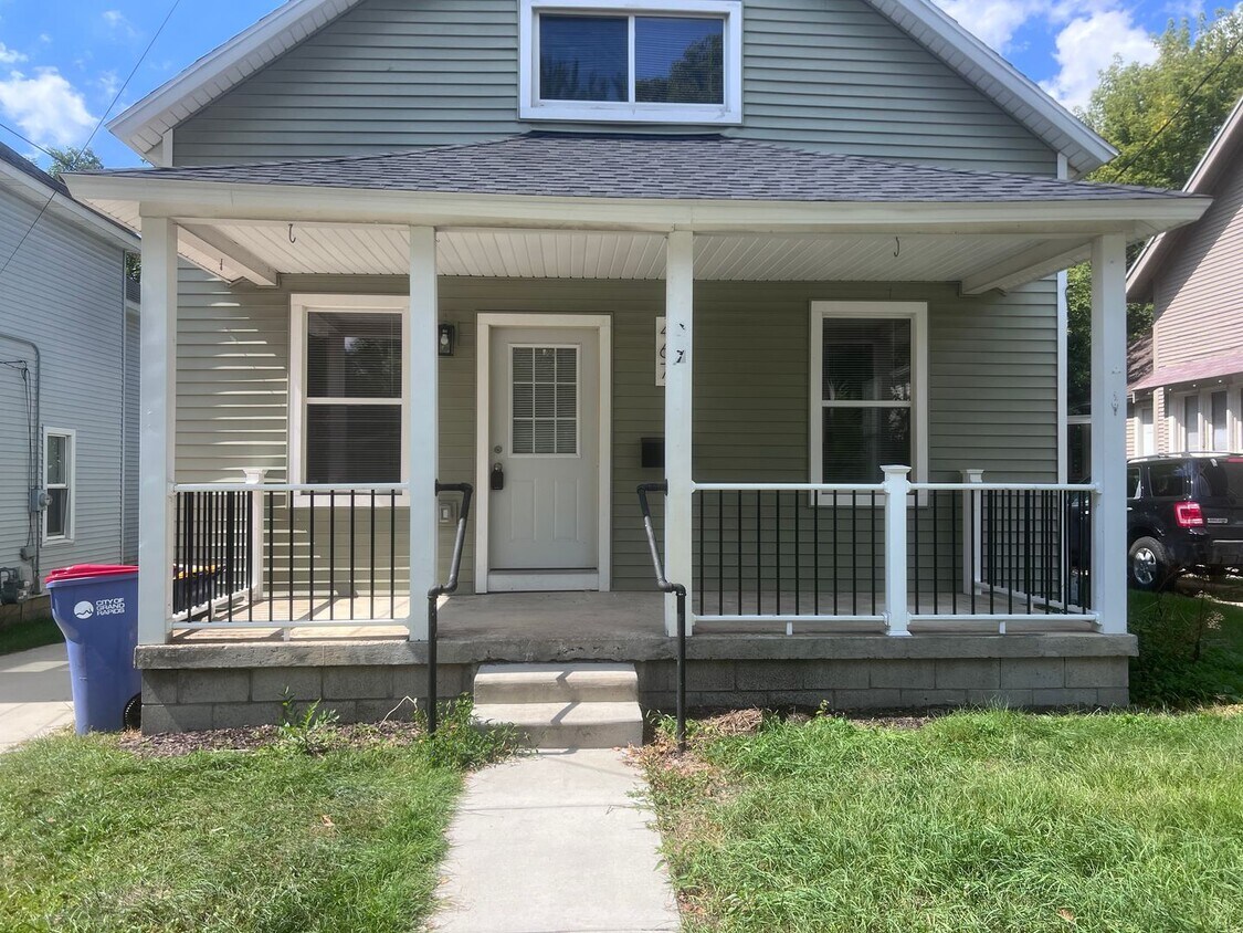 Primary Photo - Charming 3-Bedroom Home in Grand Rapids!